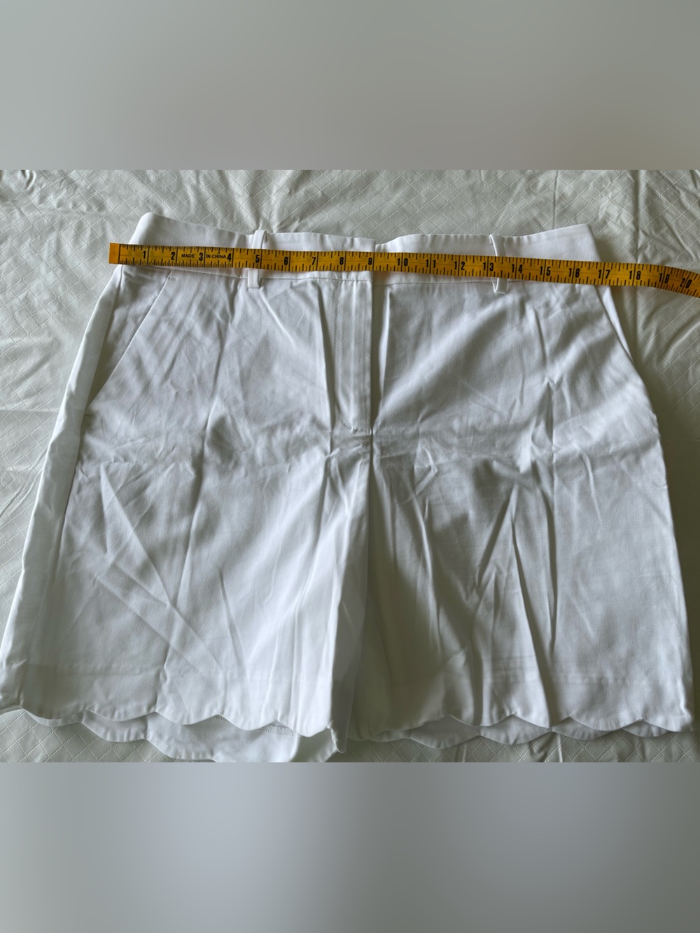 TALBOTS White Scallop Hem Shorts